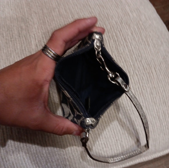 Vintage Coach Black and Silver Wristlet - Picture 4 of 4
